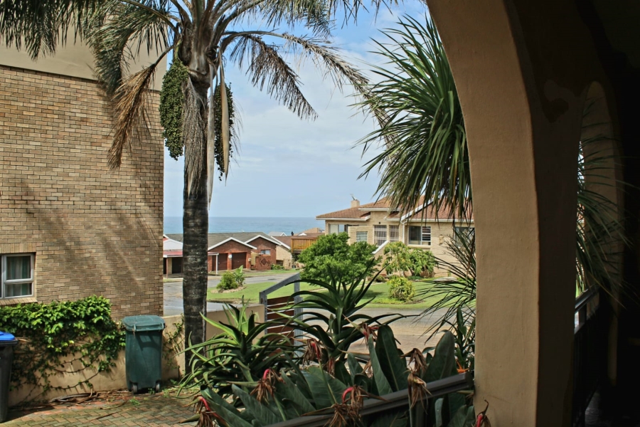 5 Bedroom Property for Sale in Wavecrest Eastern Cape